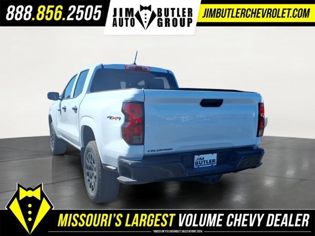New 2026 Summit White Chevrolet WT image 2