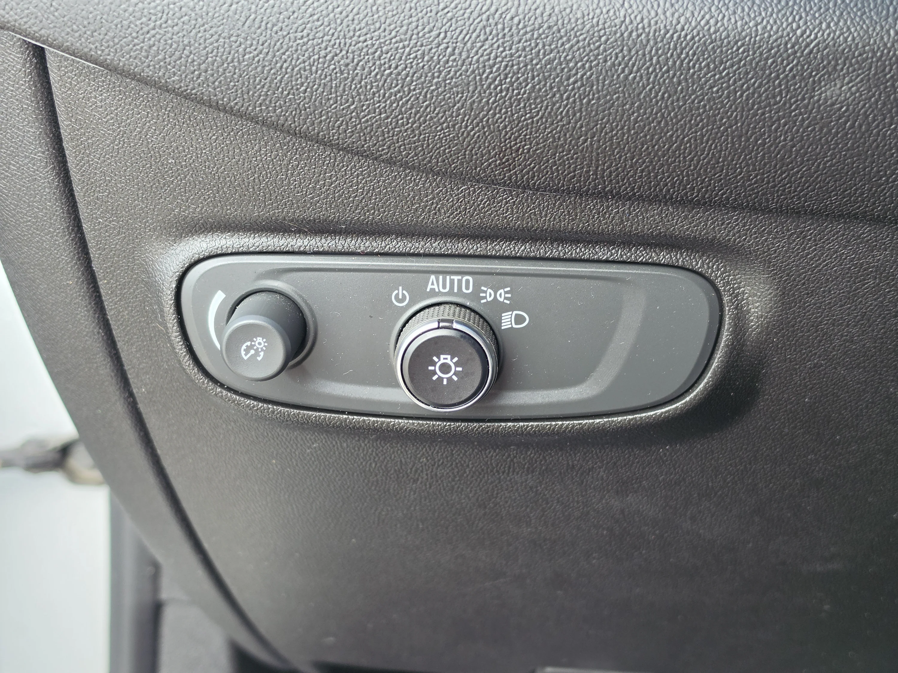 Used 2019 Silver Ice Metallic Chevrolet LT image 32