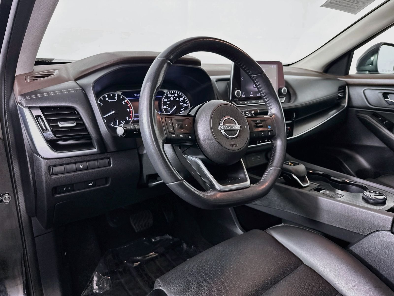 Used 2022 Super Black Nissan SV image 8