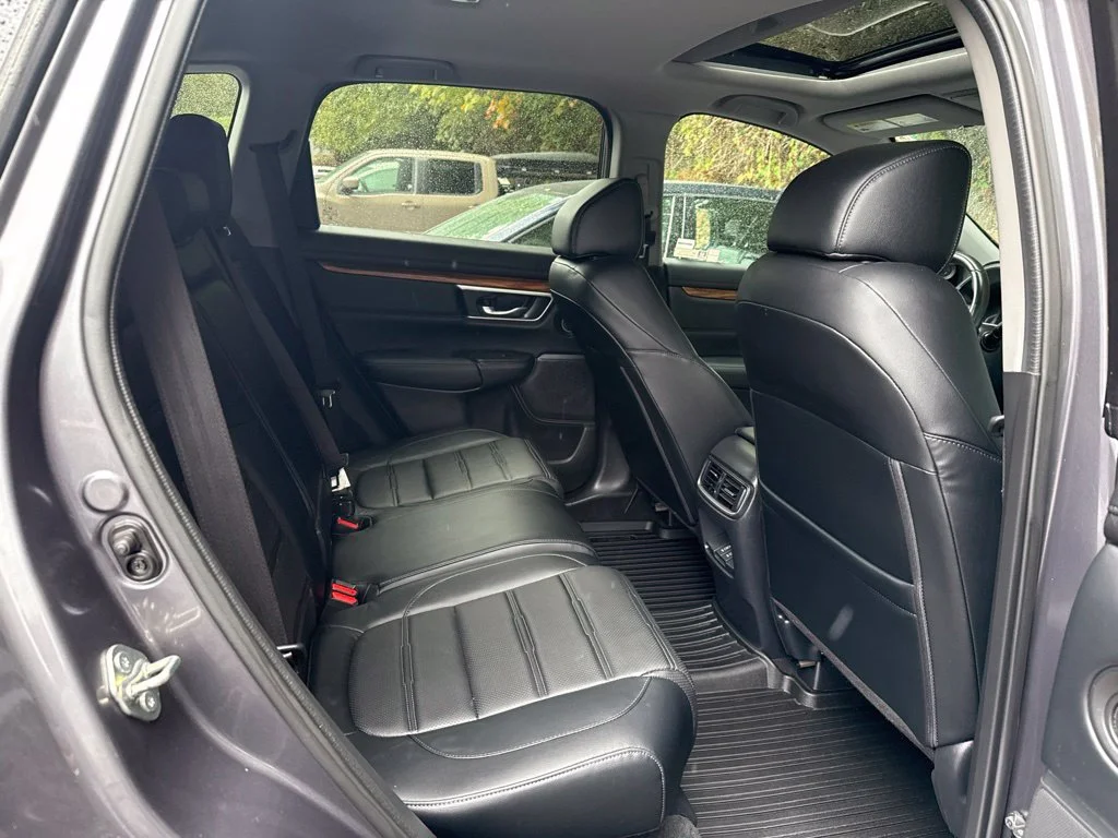 Used 2019 Modern Steel Metallic Honda Touring image 11