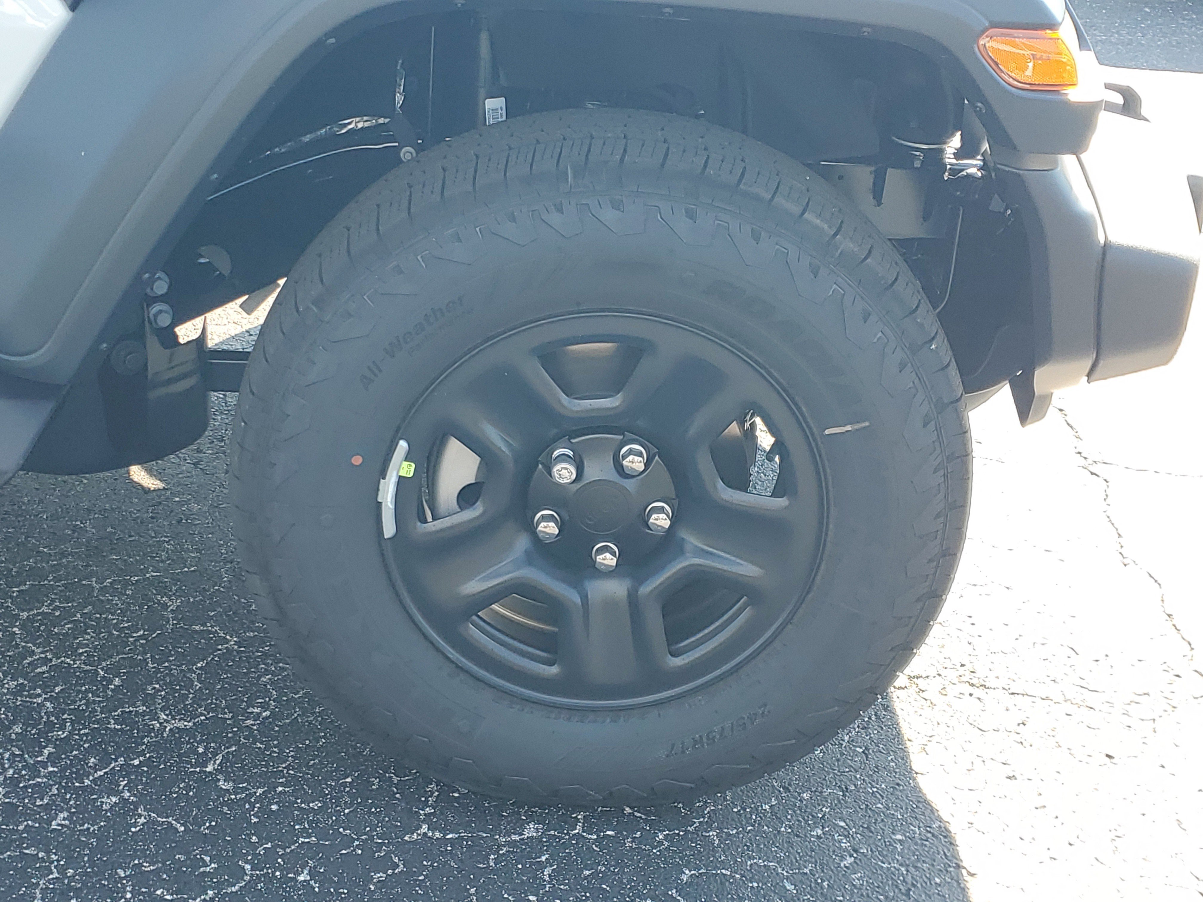 New 2026 Bright White Clear-Coat Exterior Paint Jeep Sport image 4