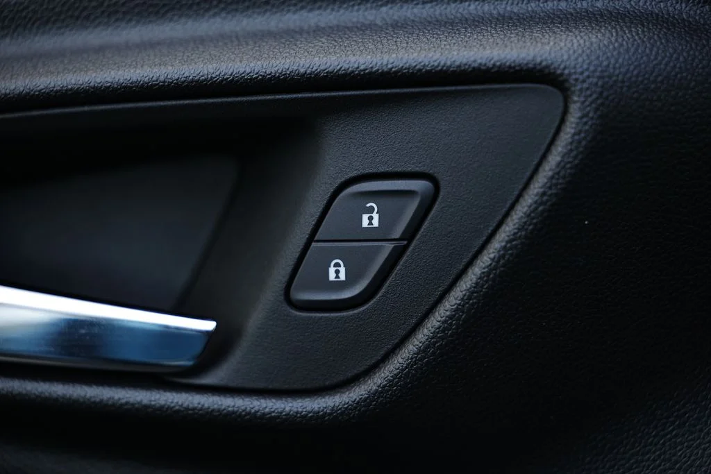 Used 2025 Marina Blue Metallic Chevrolet 2RS image 15