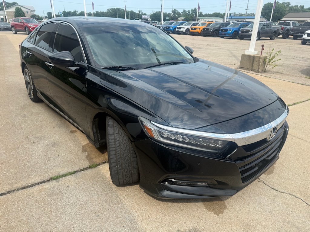 Used 2018 Crystal Black Pearl Honda Touring 1.5T image 8