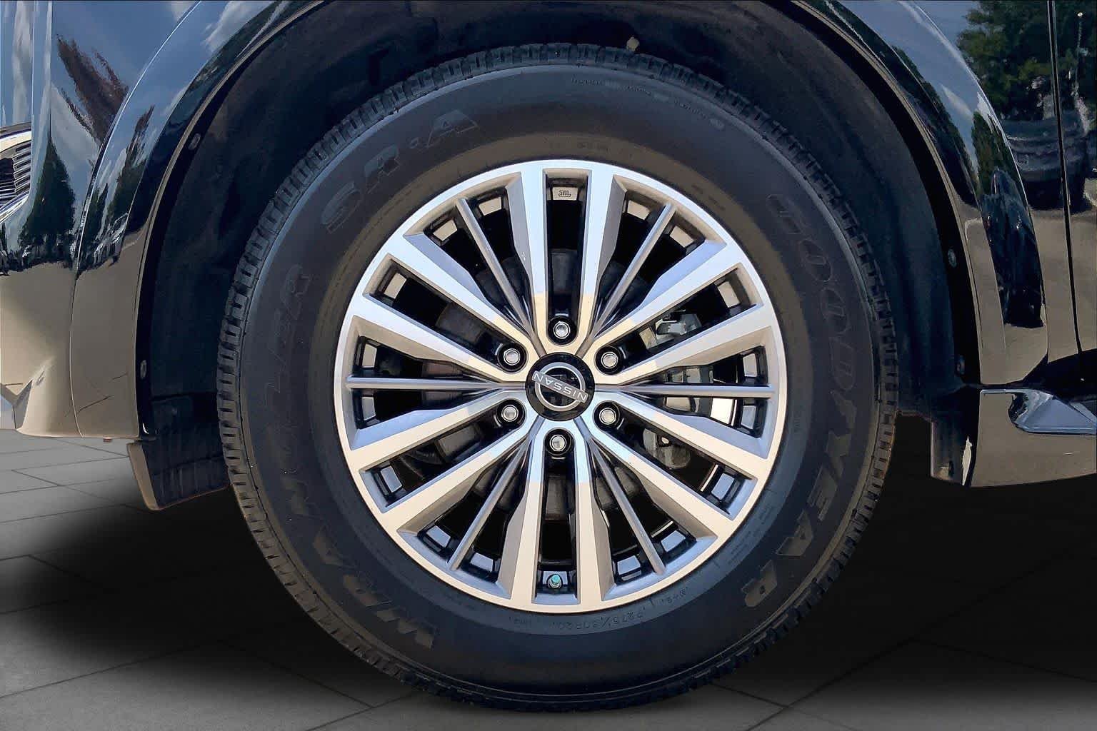 Used 2023 Super Black Nissan SL image 13