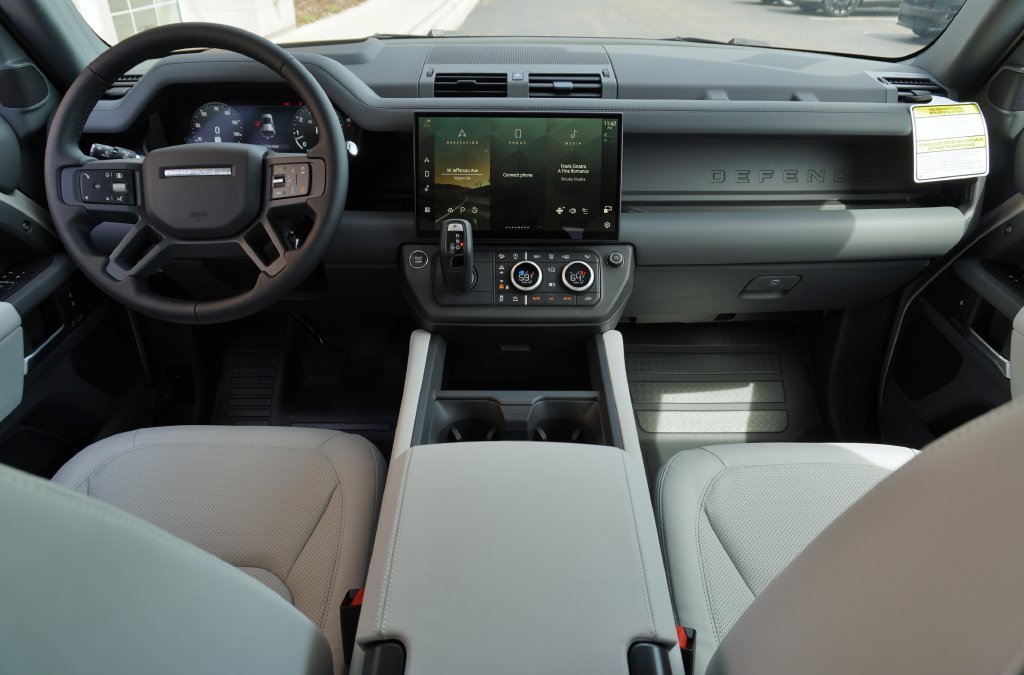 New 2026 Borasco Grey Land Rover X-Dynamic SE image 9