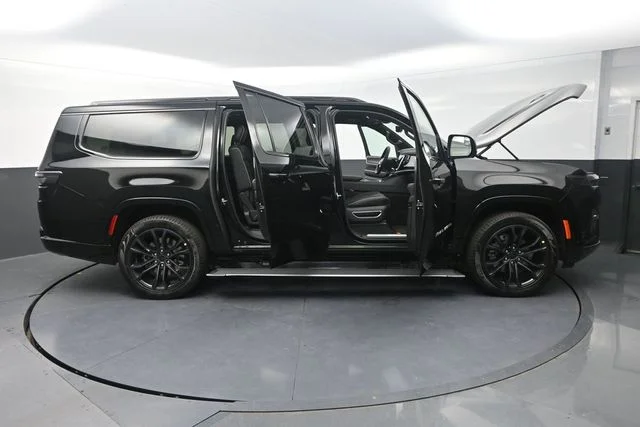 New 2026 High Gloss Black Exterior Paint Jeep Summit Reserve image 42