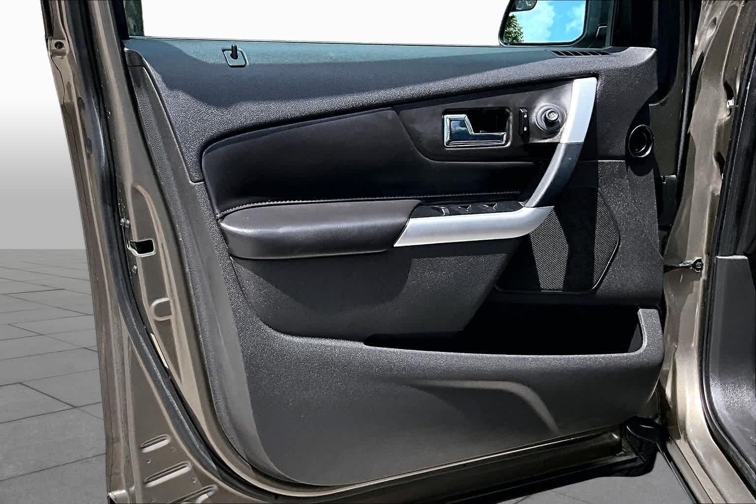 Used 2013 Mineral Grey Metallic Ford SEL image 25