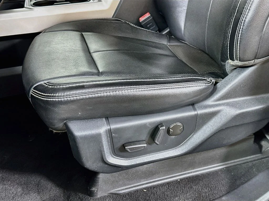Used 2020 Silver Ford Lariat image 24