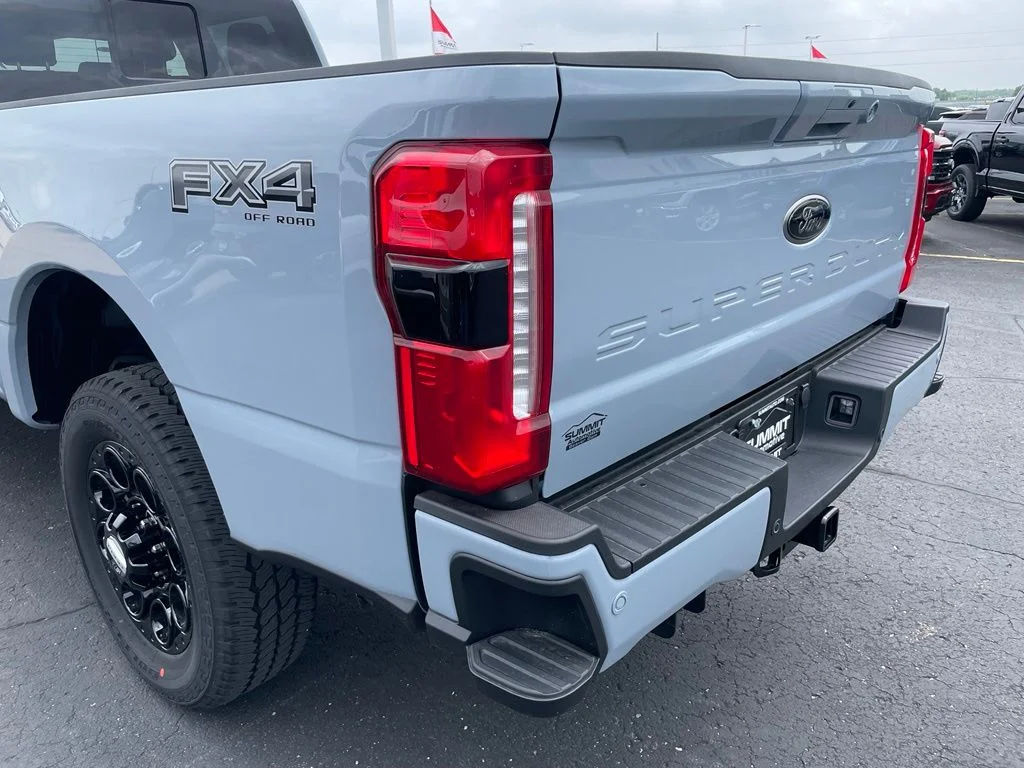 New 2026 Glacier Gray Metallic Tri-Coat Ford F-250® Lariat® image 45