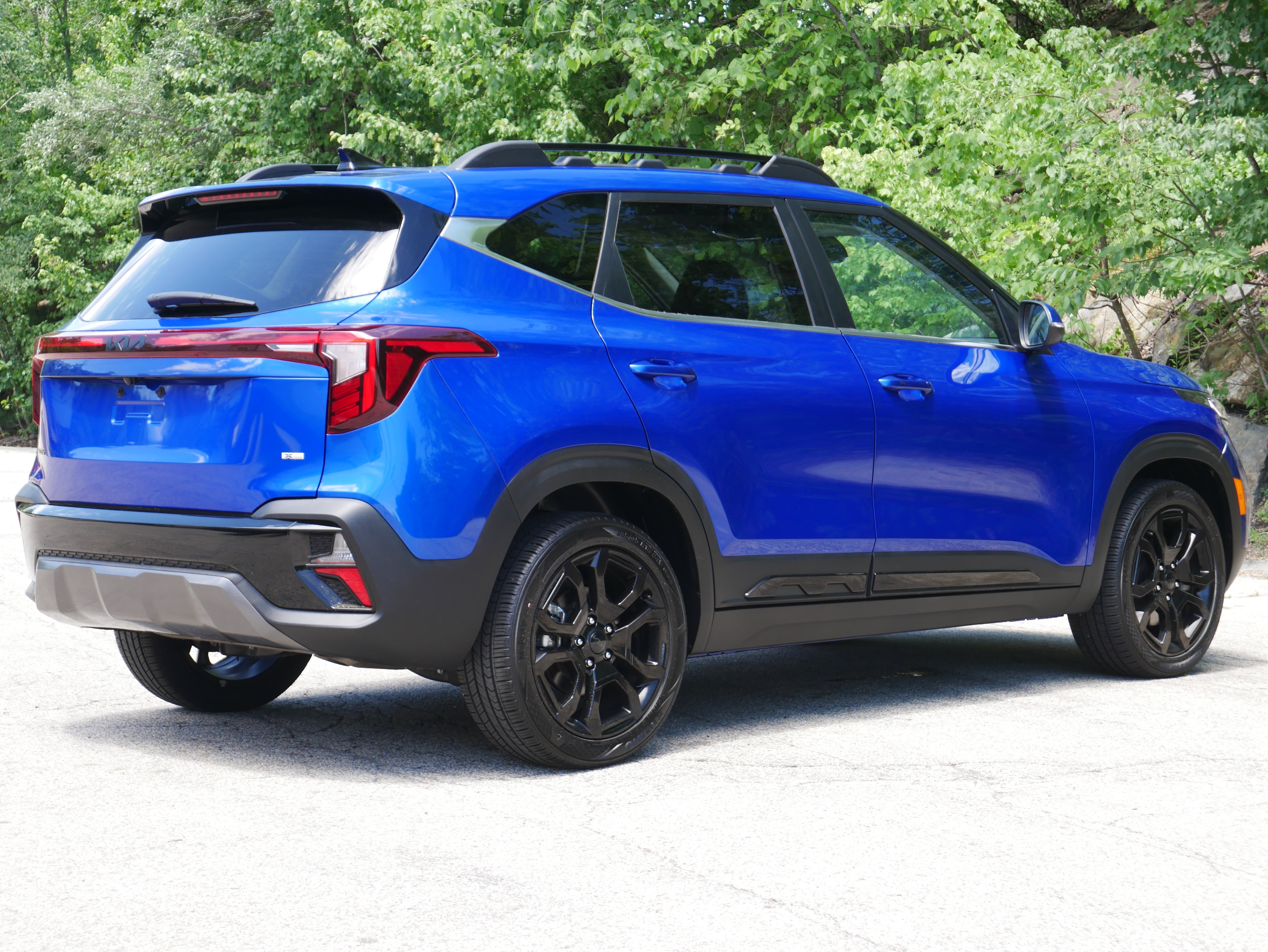 Used 2025 Neptune Blue Kia X-Line image 7