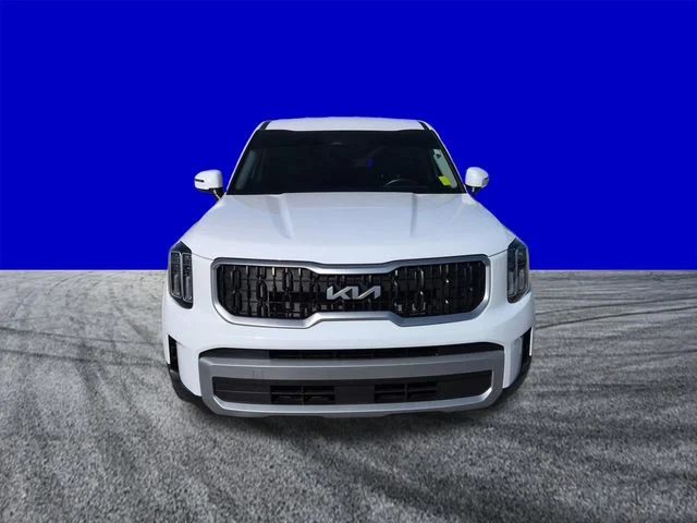 Certified Used 2025 Glacial White Pearl Kia LX image 9