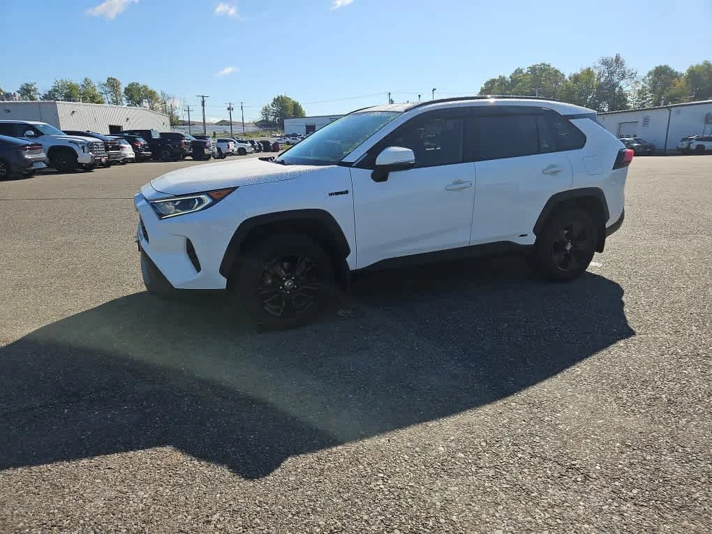 Used 2021 Super White Toyota Hybrid XLE image 2