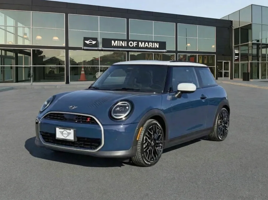 2026 MINI Hardtop Cooper S Signature's photo