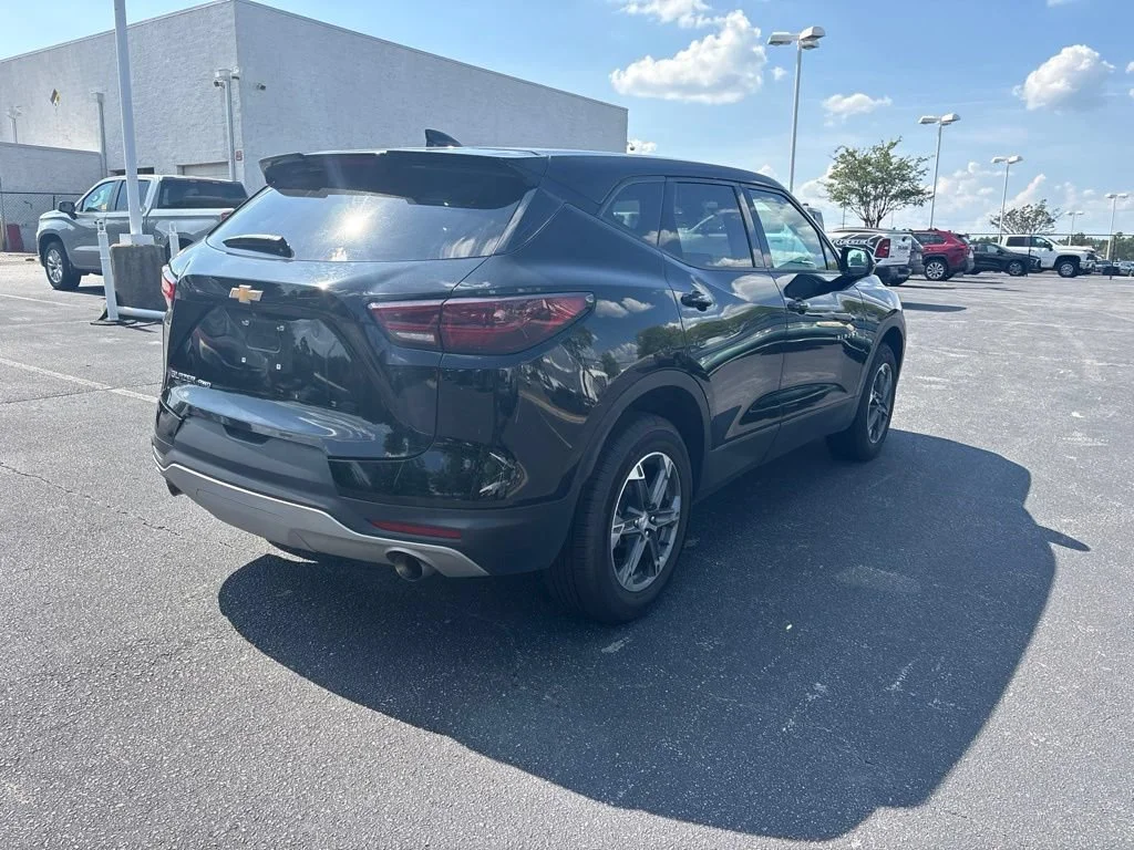 Used 2025 Black Chevrolet 2LT image 3