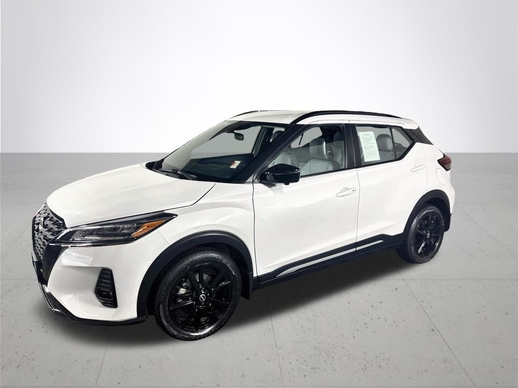 Used 2024 Aspen White Nissan SR image 2