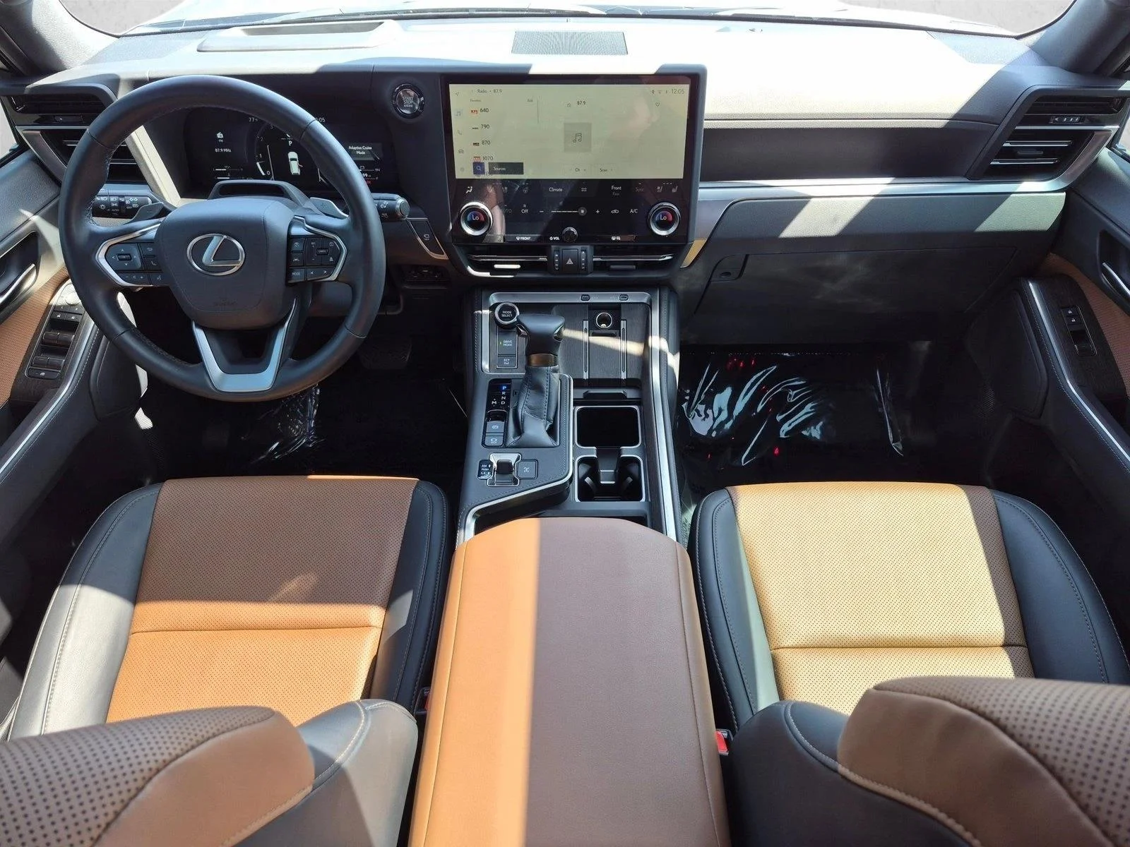 Certified Used 2025 Atomic Silver Lexus PREMIUM PLUS image 18