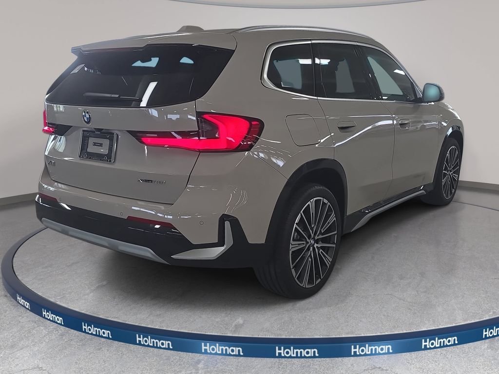 New 2026 Dune Grey Metallic BMW xDrive28i image 4