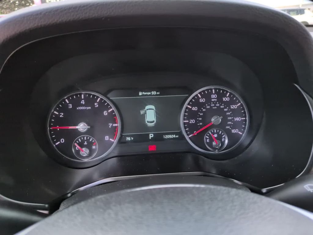 Used 2021 White Kia SX image 21