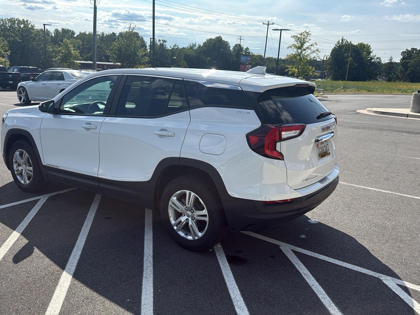 Used 2024 Summit White GMC SLE image 6