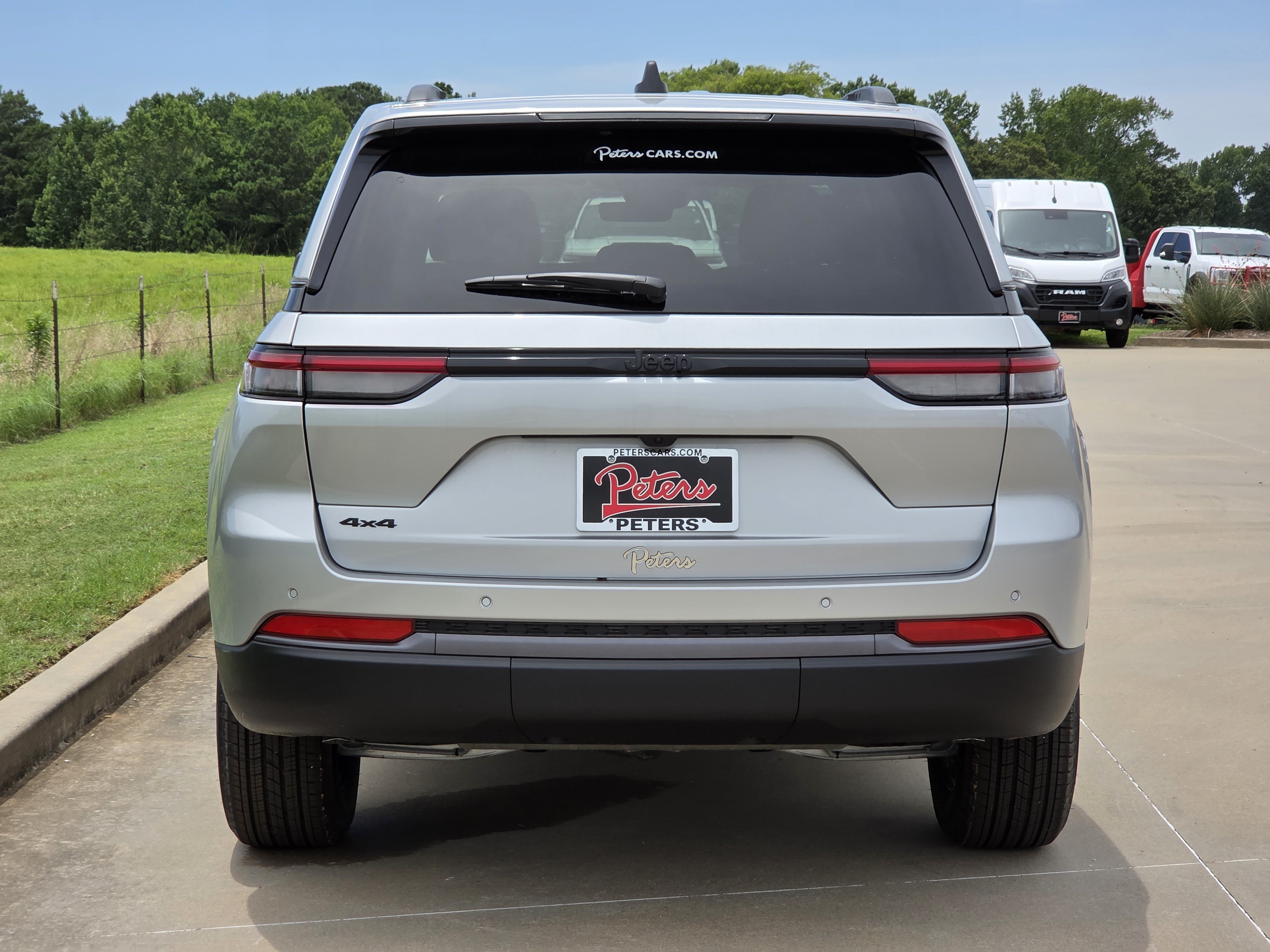 New 2026 Silver Zynith Jeep Laredo Altitude image 4