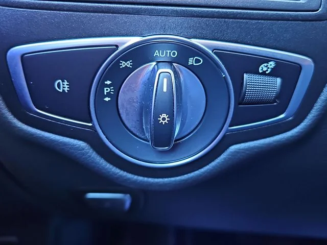 Used 2022 Gray Mercedes-Benz GLC 300 image 19