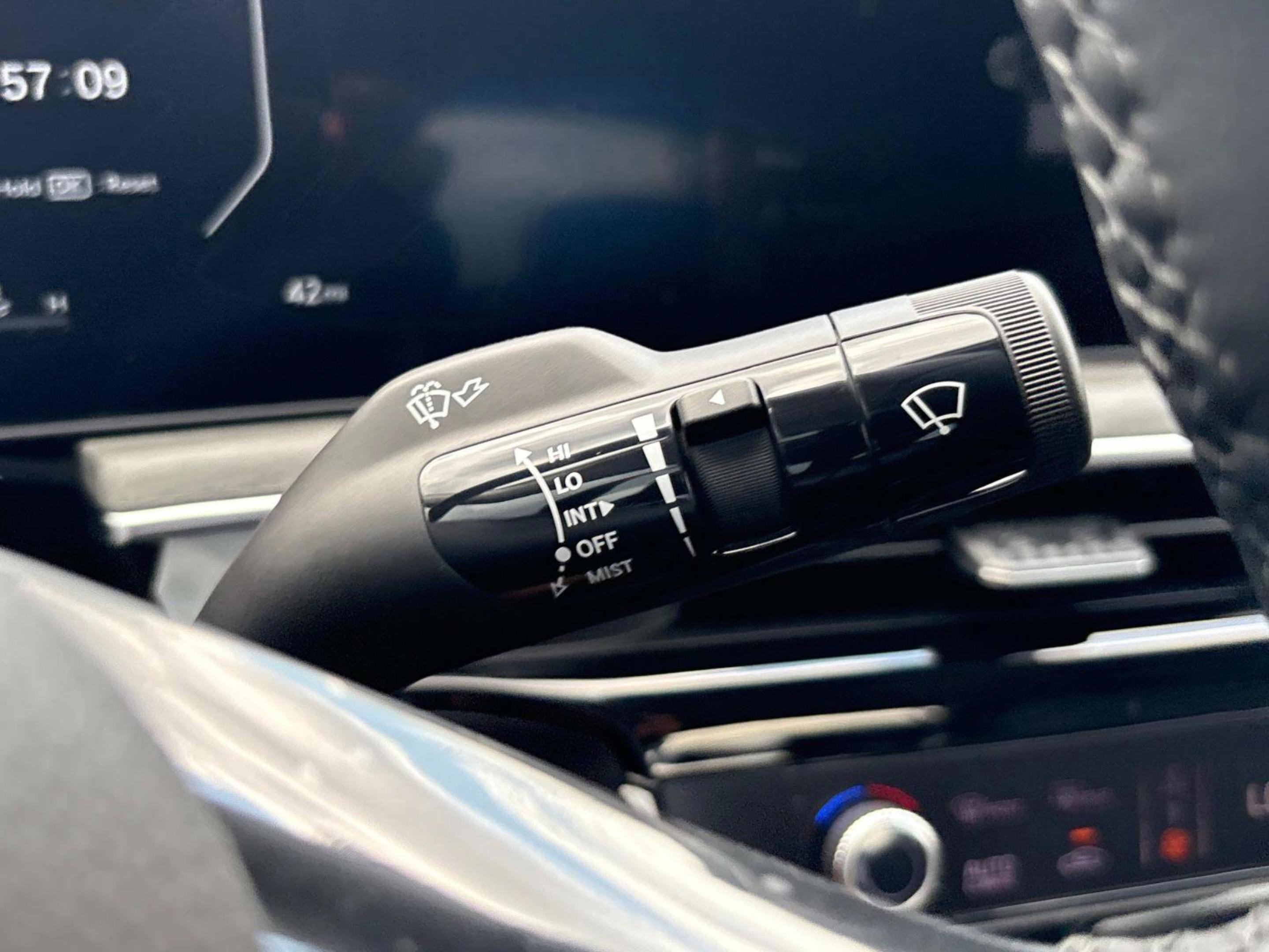 2025 Kia K5 EX - Photo 27