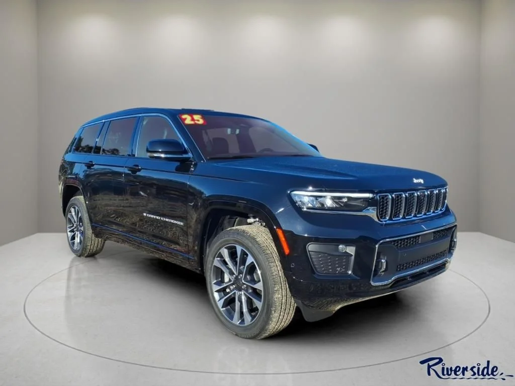 New 2025 Diamond Black Crystal Pearl-Coat Exterior Paint Jeep Overland image 1
