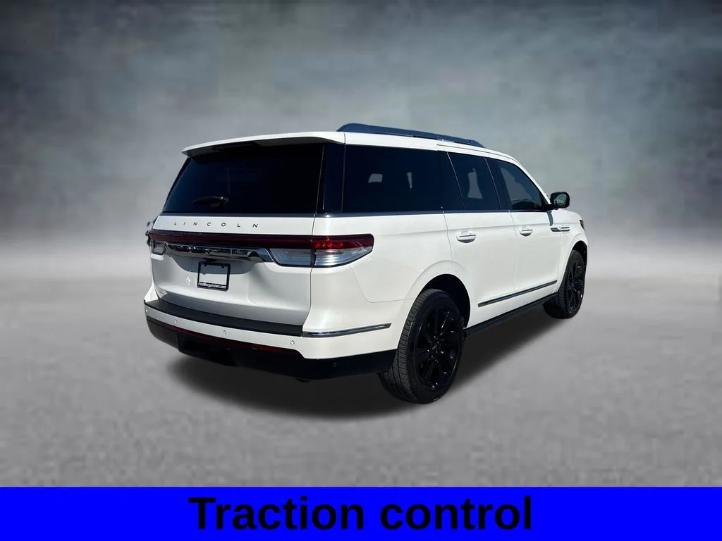 Used 2023 White Metallic Lincoln Reserve image 8