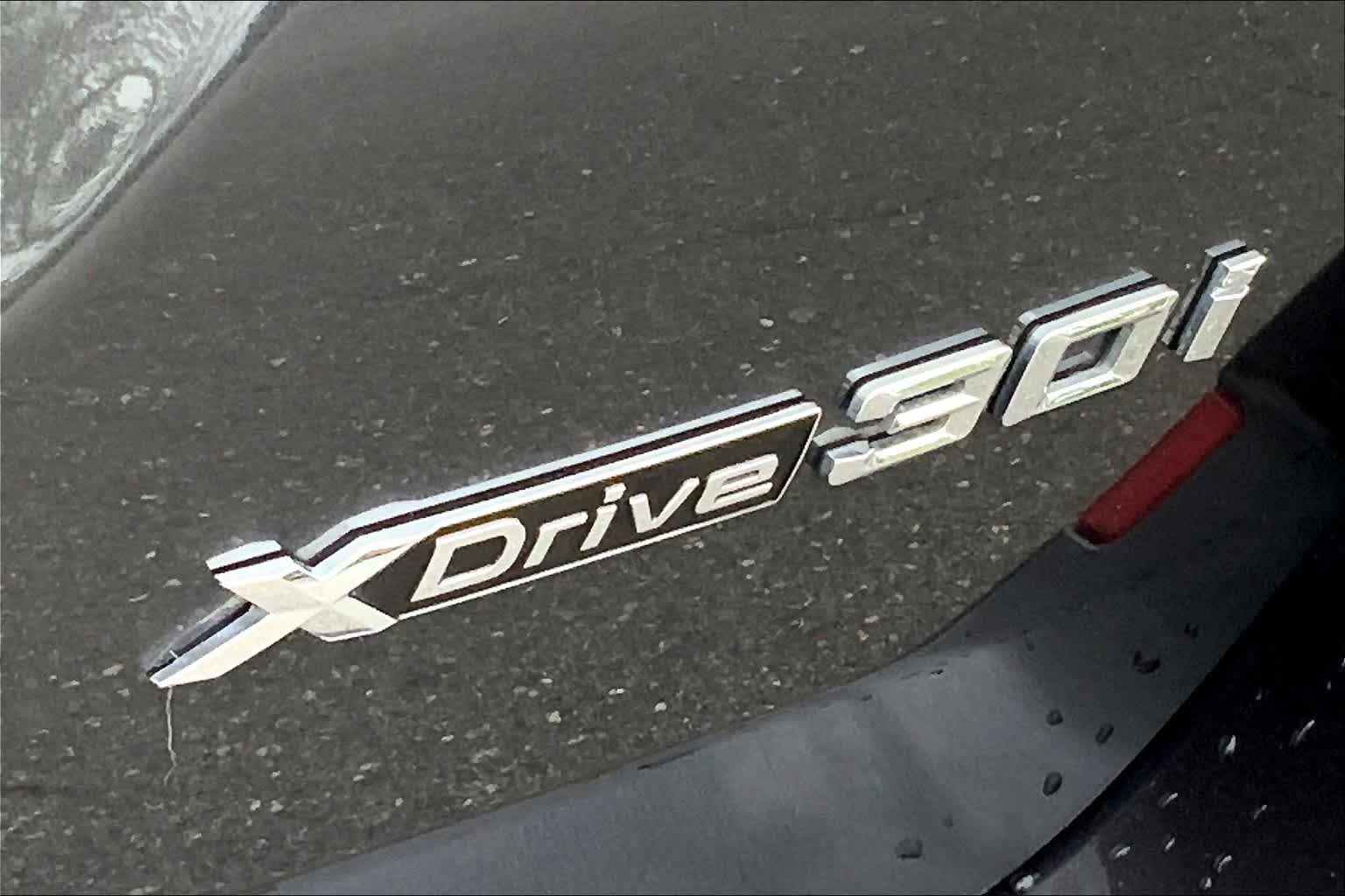 Used 2019 Dark Graphite Metallic BMW xDrive30i image 32