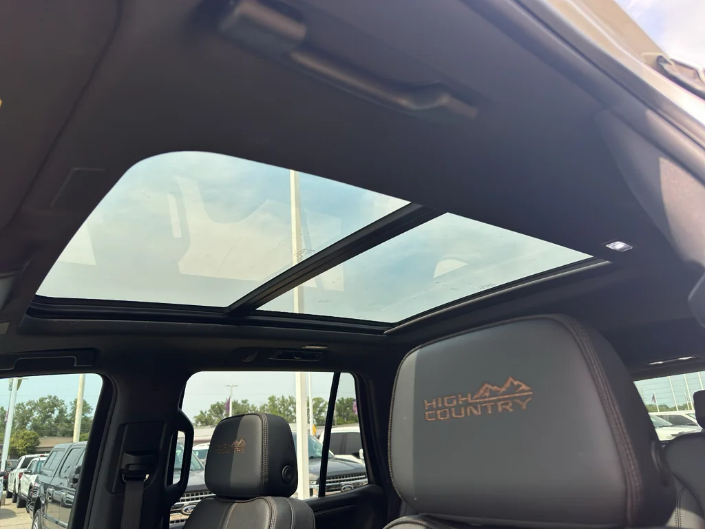 Used 2025 Iridescent Pearl Tricoat Chevrolet High Country image 30