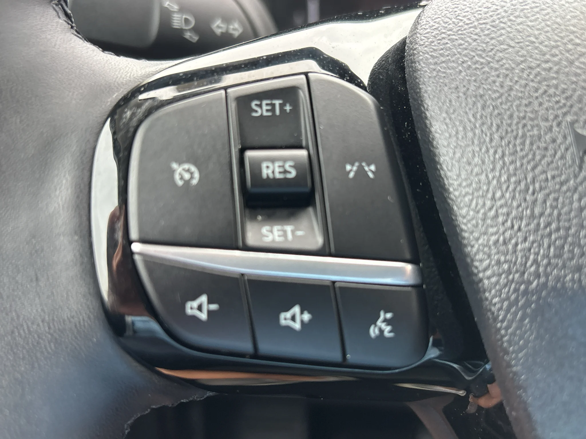 Used 2025 Agate Black Metallic Ford Active image 16