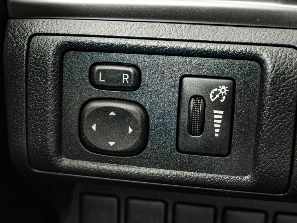 Used 2014 Pearl Lexus 200h image 25