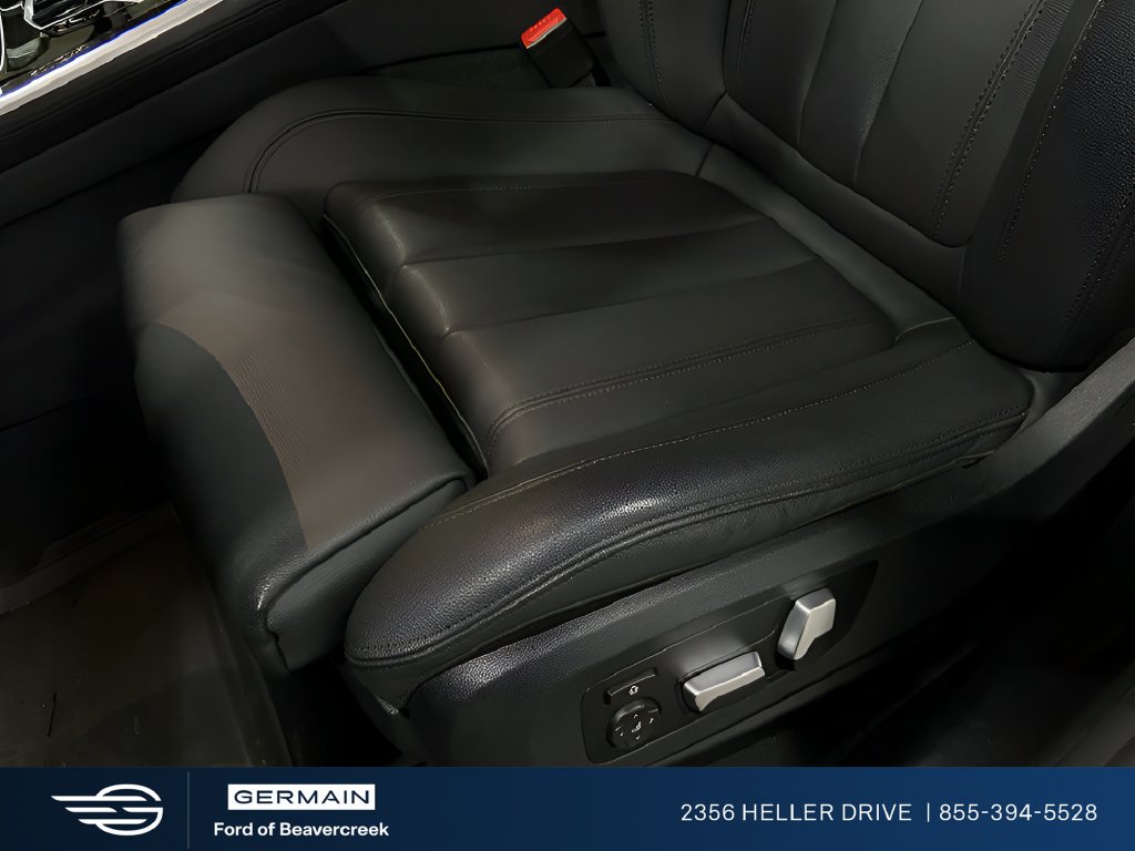 Used 2021 Black Sapphire Metallic BMW xDrive40i image 13