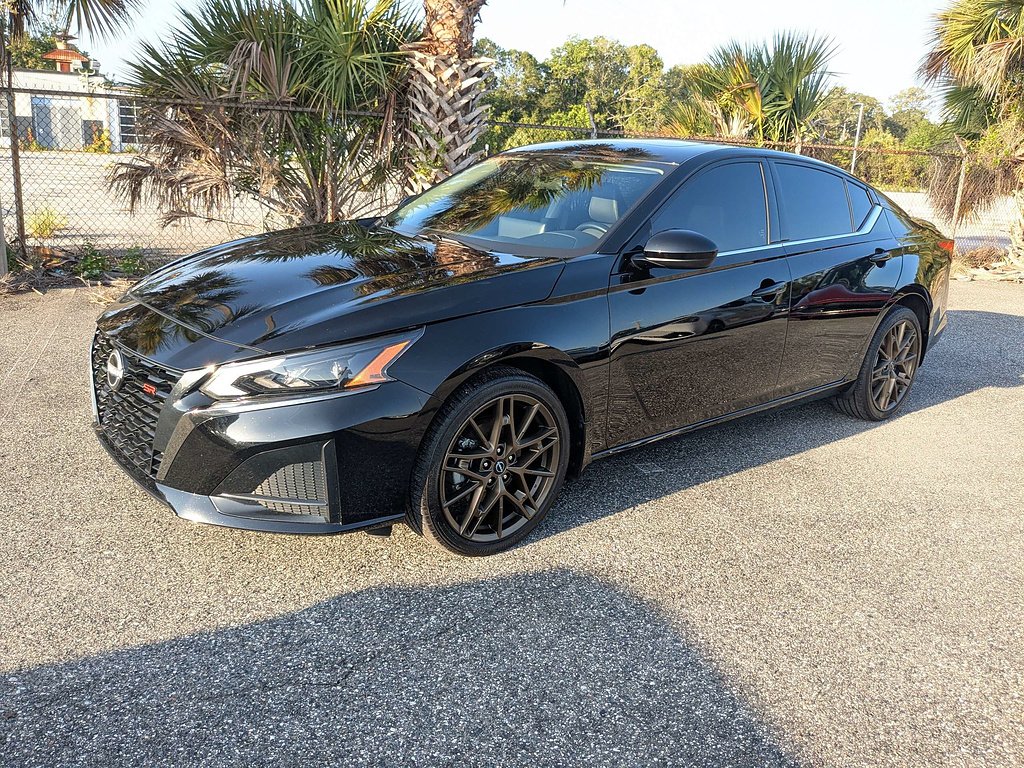 2025 Nissan Altima SR - Photo 8