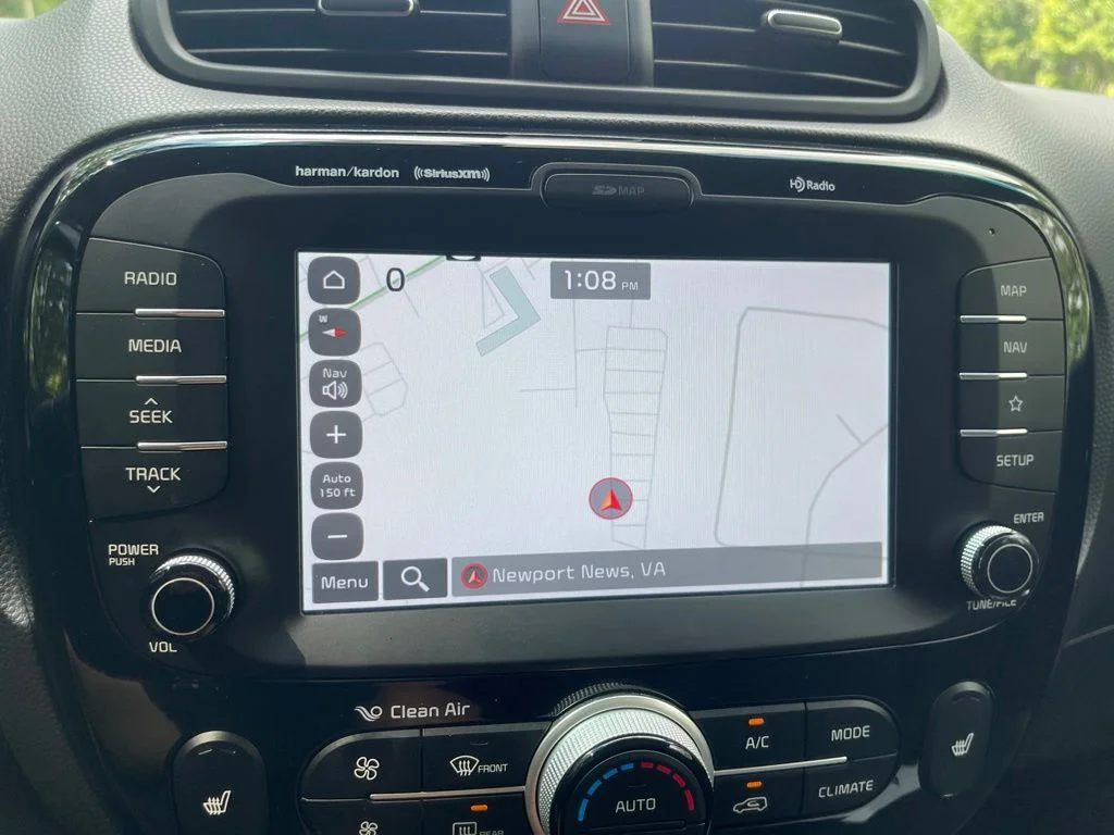 Used 2018 Red Kia Exclaim image 23
