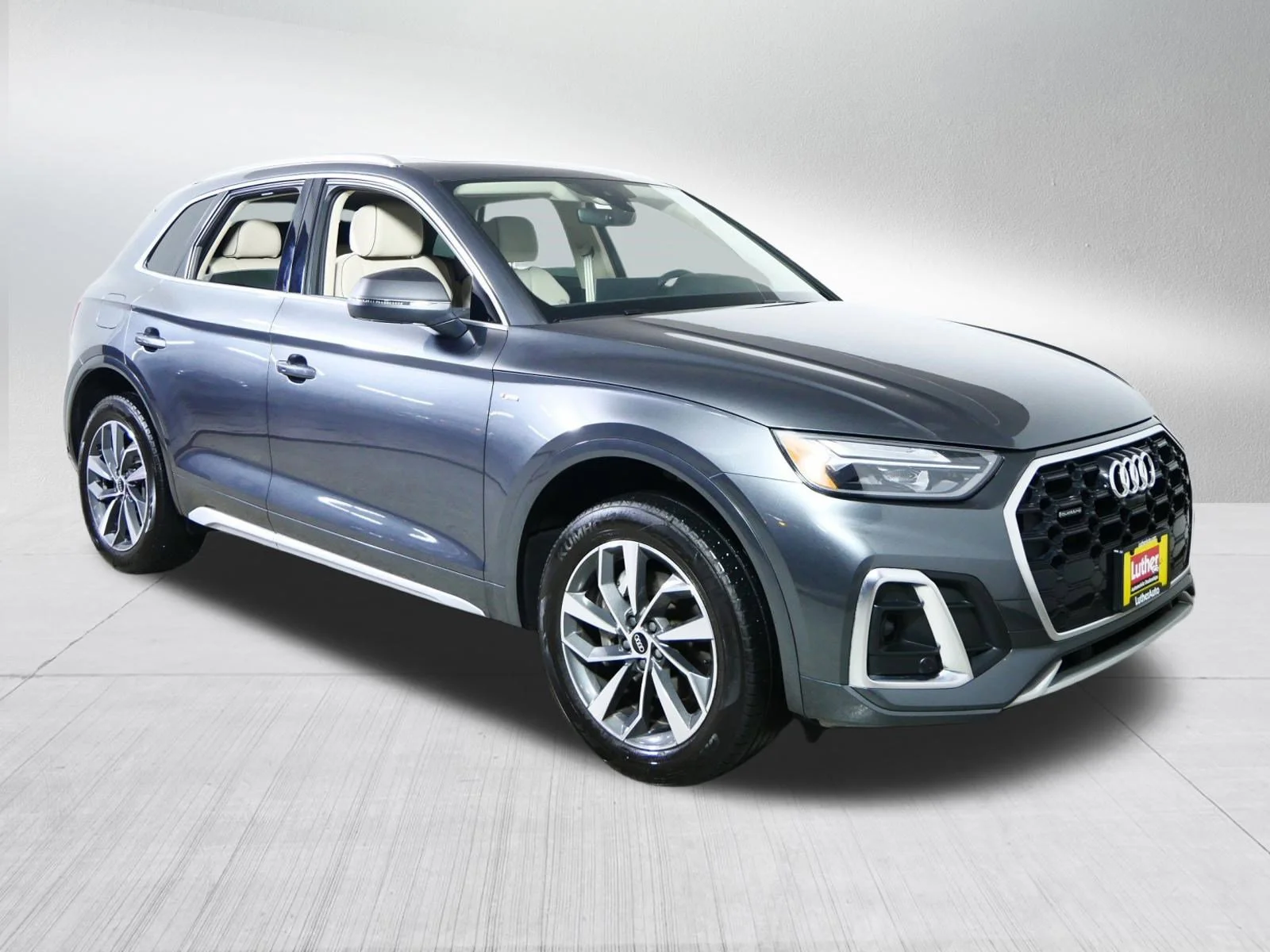 2022 Audi Q5 45 Premium Plus's photo
