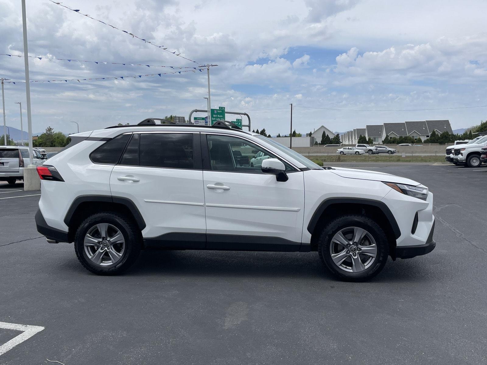 2022 Toyota RAV4 XLE - Photo 7