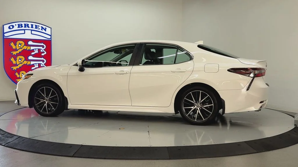 Used 2024 Ice Toyota SE image 7