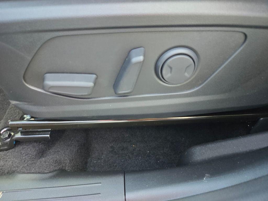 New 2026 Silver Hyundai SEL AWD image 17