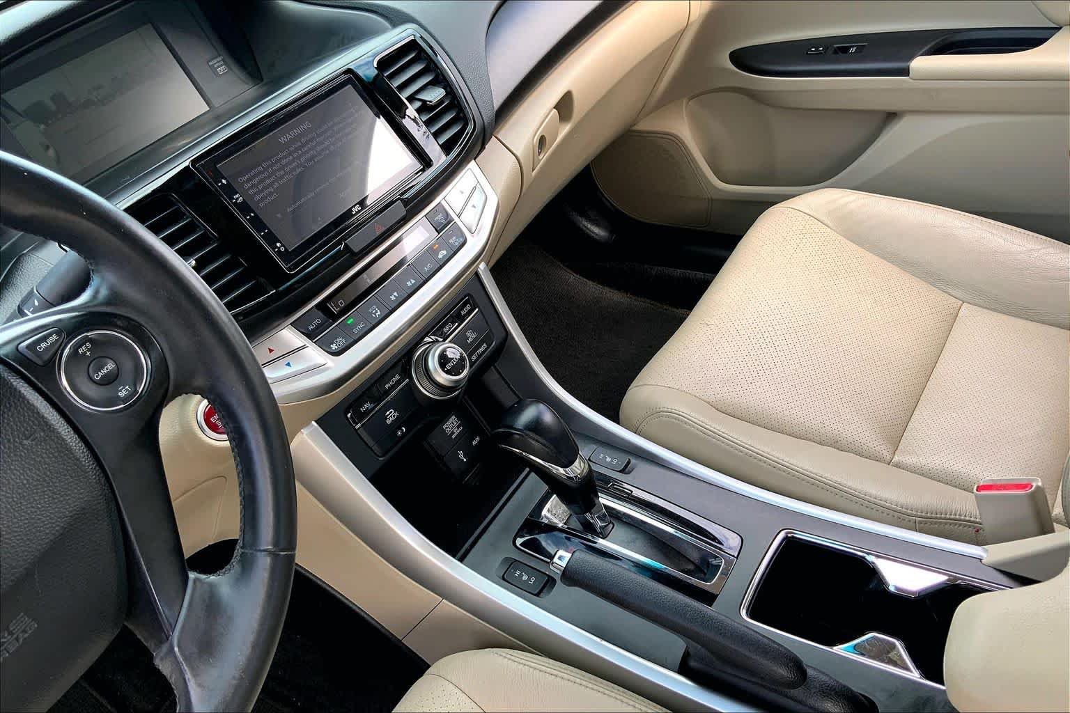 Used 2015  Honda  image 16