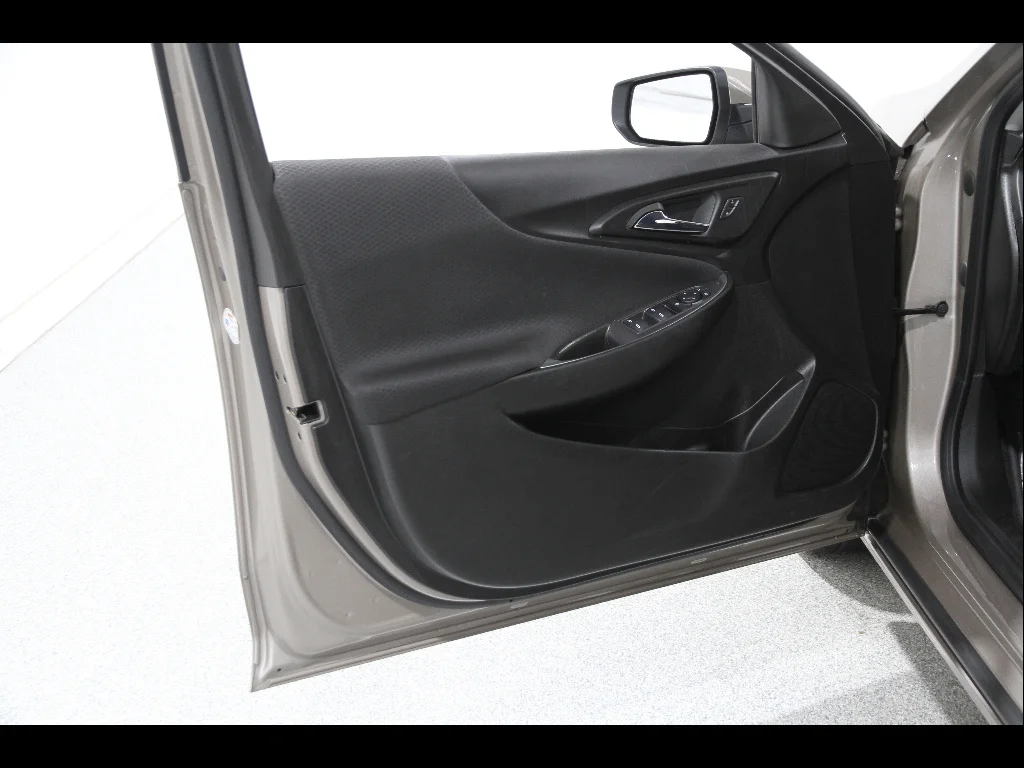 Certified Used 2023 Mineral Gray Metallic Chevrolet LT image 4