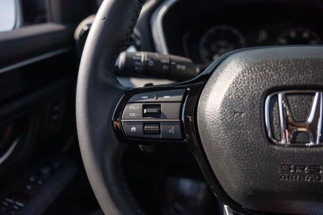 Used 2025 White Honda EX-L image 19