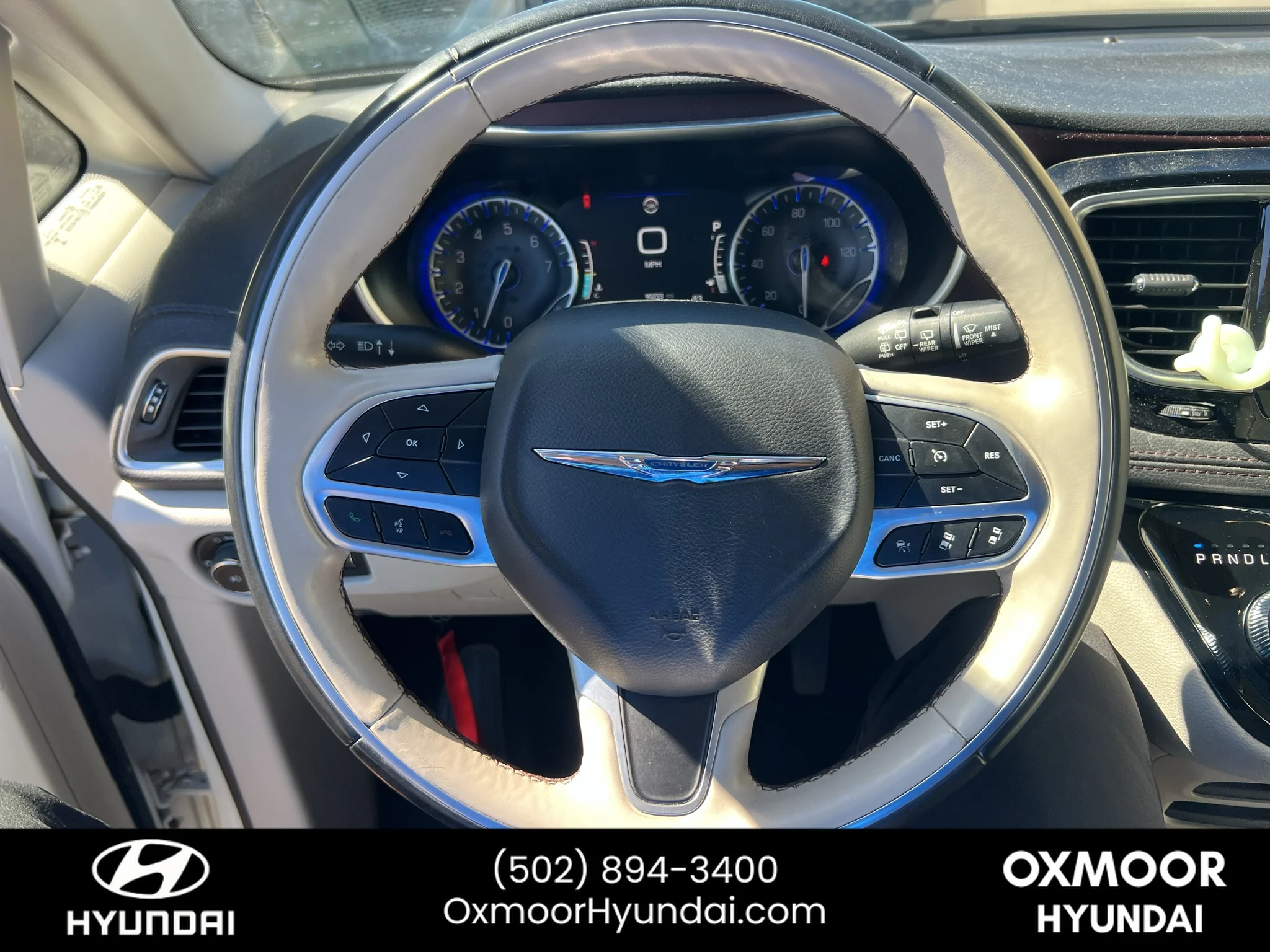 Used 2017 Bright White Clearcoat Chrysler Limited image 7