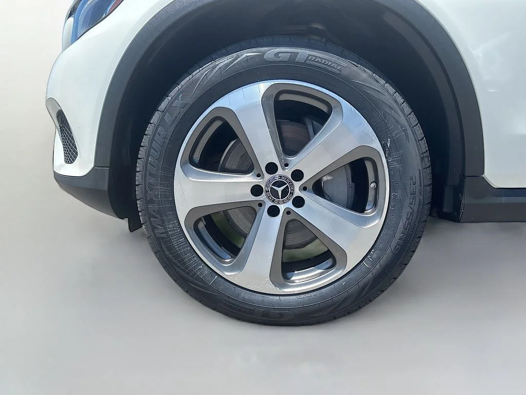 Used 2018 White Mercedes-Benz GLC 300 image 13