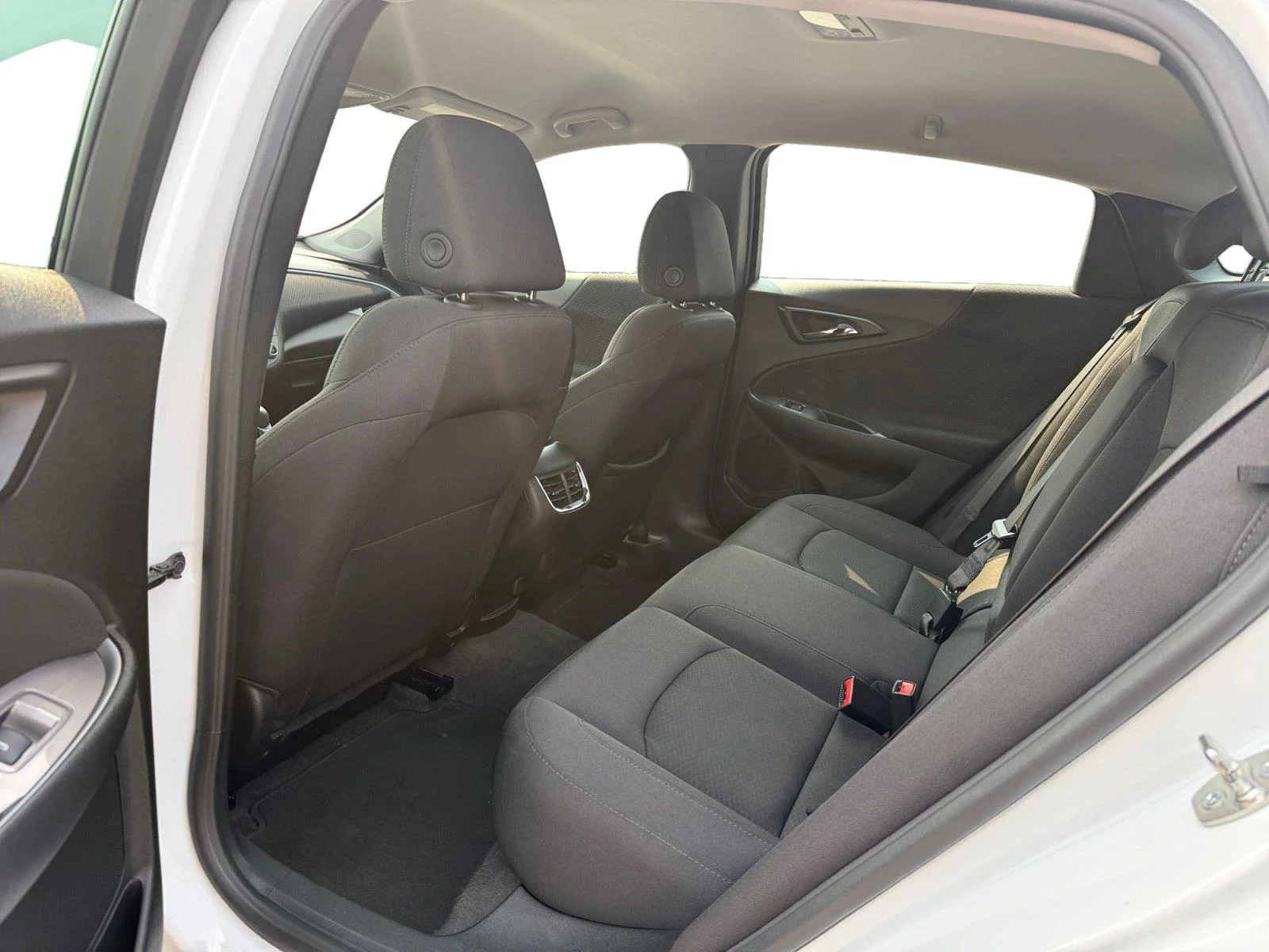 Used 2024 Summit White Chevrolet 1LT image 19