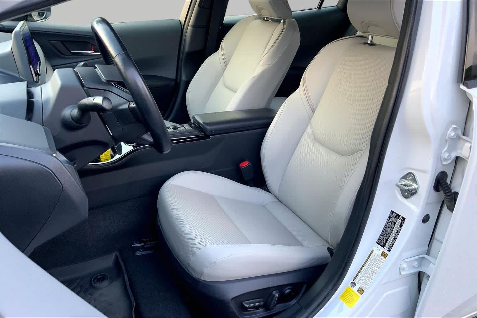 Used 2024 Wind Chill Pearl Toyota XLE image 8