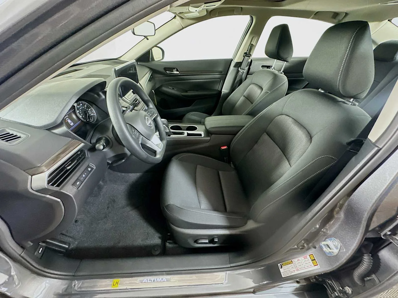 Certified Used 2025 Gun Metallic Nissan SV image 5