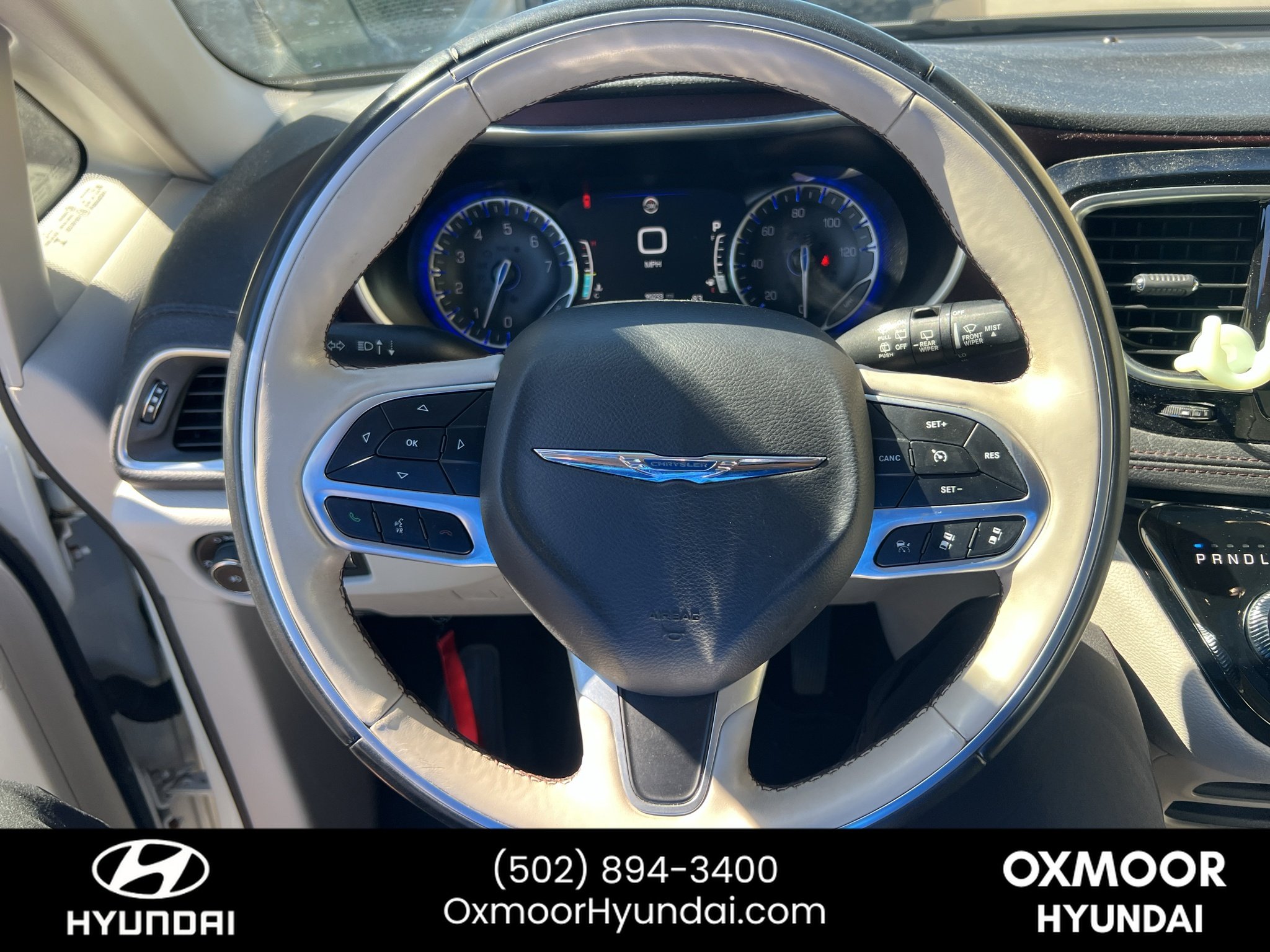 Used 2017 Bright White Clearcoat Chrysler Limited image 7