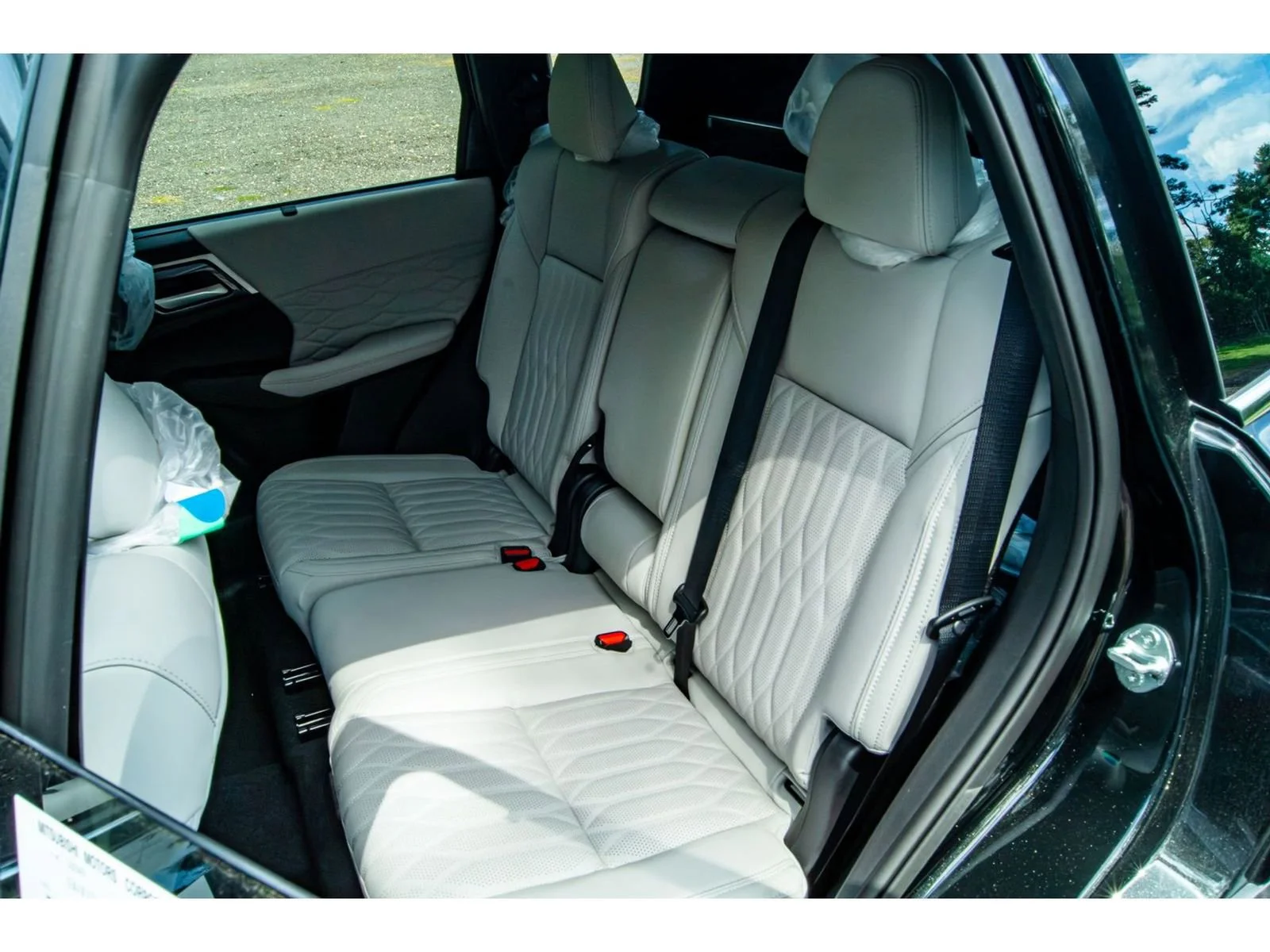 2025 Mitsubishi Outlander Plug-in Hybrid Platinum Edition - Photo 14