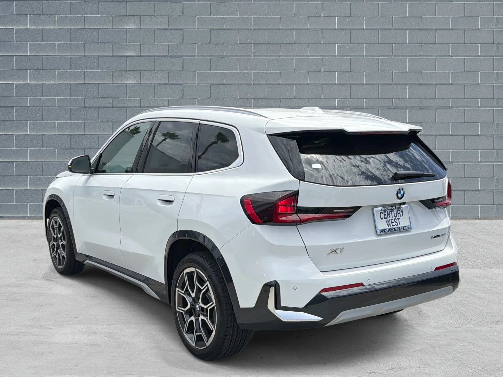 New 2026 Alpine White BMW xDrive28i image 3